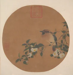 Zweig eines Baumes mit Blumen und Vogel der Seidenschwanzfamilie