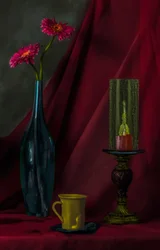 Dramatisches Blumen-Stillleben