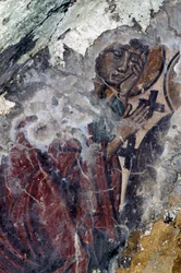 Figur eines Heiligen mit Kreuzen, Fresko in der byzantinischen Kirche in Prodromi, Kreta, Griechenland (Foto)