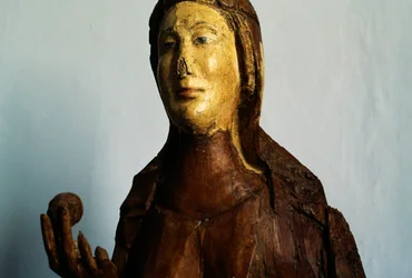 Weibliche Figur, Holzstatue
